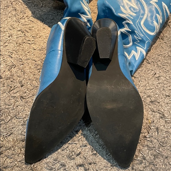 Blue knee high cowgirls boots - Picture 3 of 4